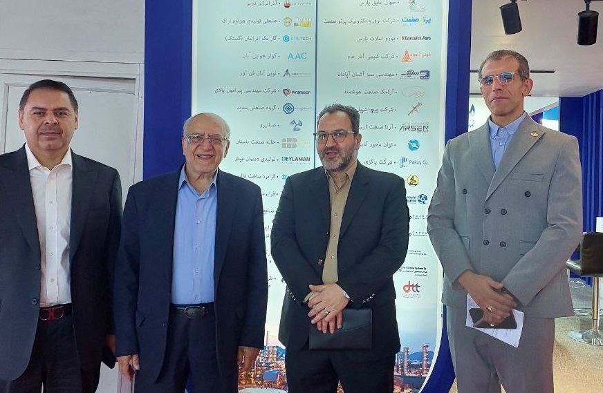 دکتر نعمت زاده وزیر اسبق وزارت نفت در غرفه ستصا دکتر نعمت زاده وزیر اسبق وزارت نفت در غرفه ستصا